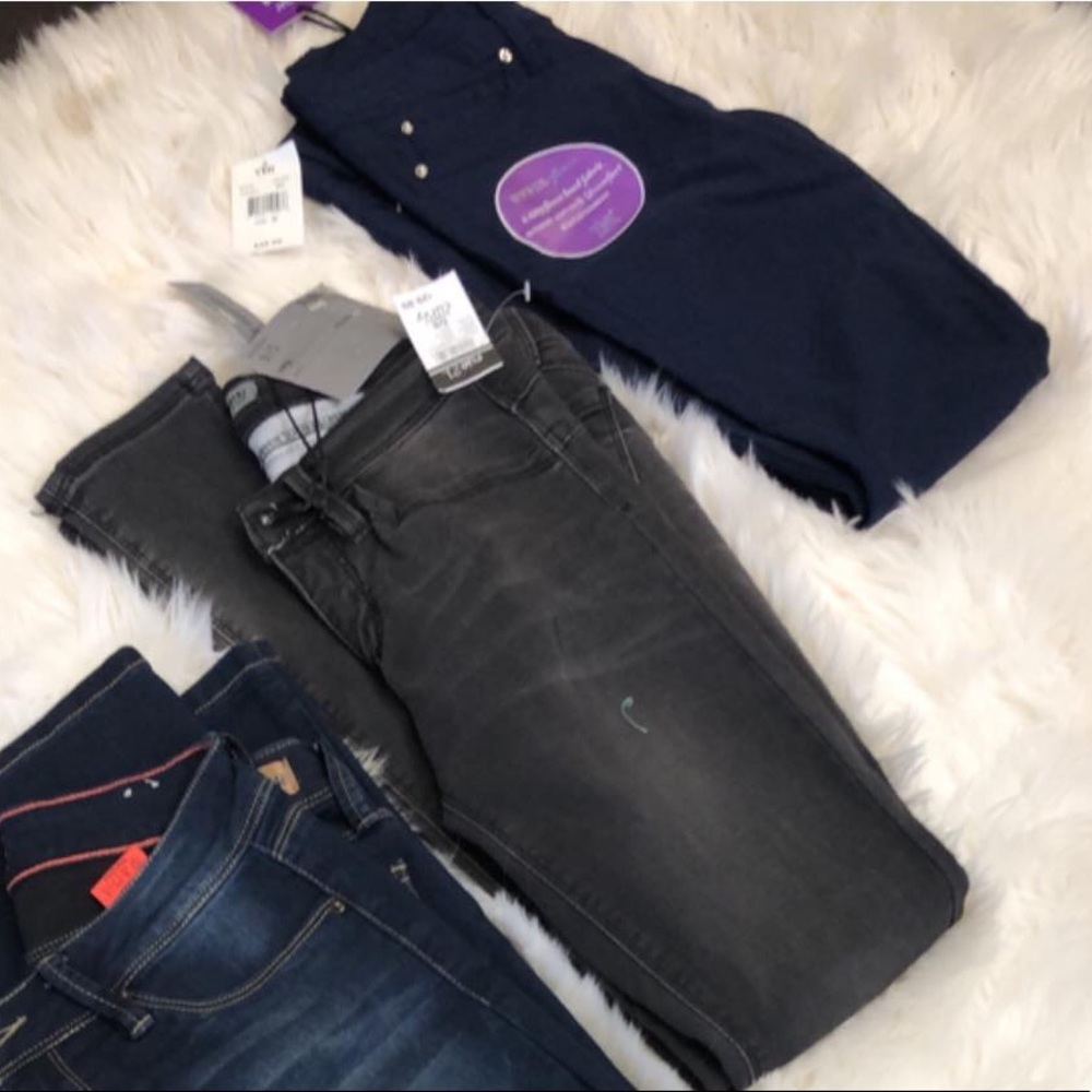 YMI JEANS AND RUE 21 JEANS LOT. Three have tags